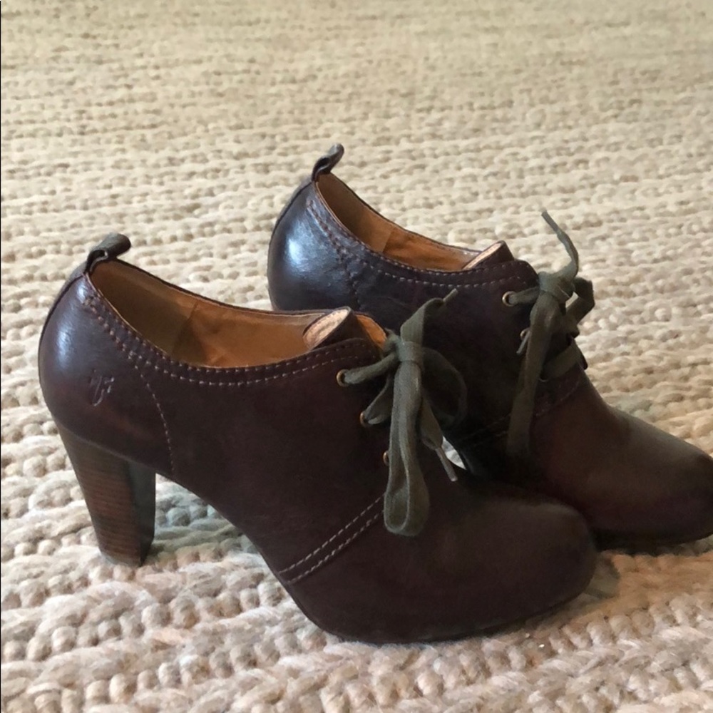 Frye brown leather shoes, only worn once!
